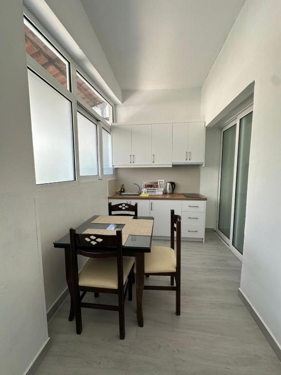 Kuchyň nebo kuchyňský kout v ubytování Dadaj Apartments
