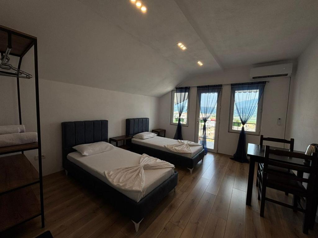 Postel nebo postele na pokoji v ubytování ARBI GUEST House
