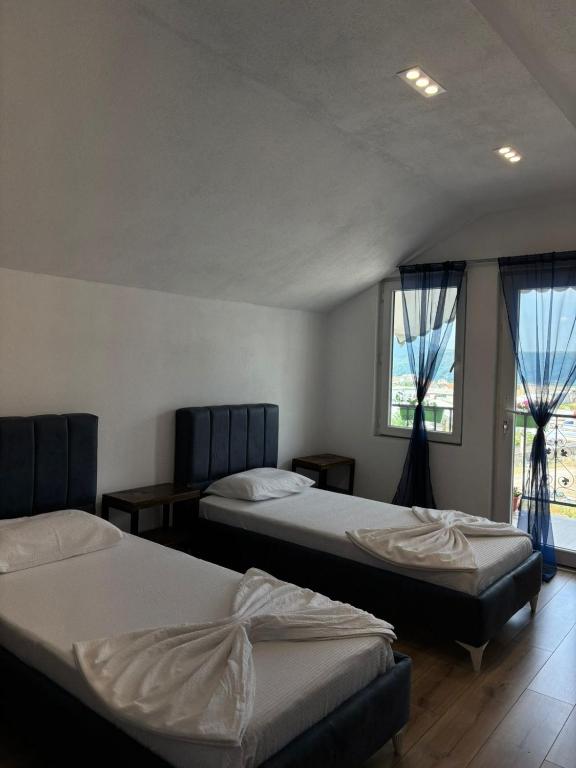 Postel nebo postele na pokoji v ubytování ARBI GUEST House