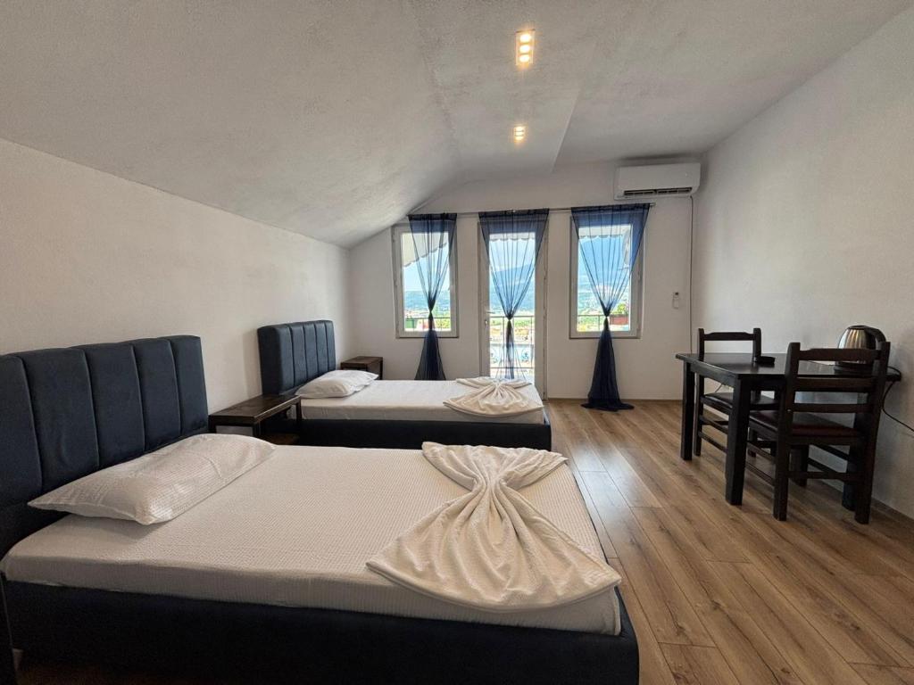 Postel nebo postele na pokoji v ubytování ARBI GUEST House