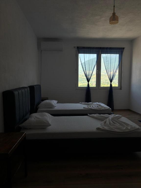 Postel nebo postele na pokoji v ubytování ARBI GUEST House