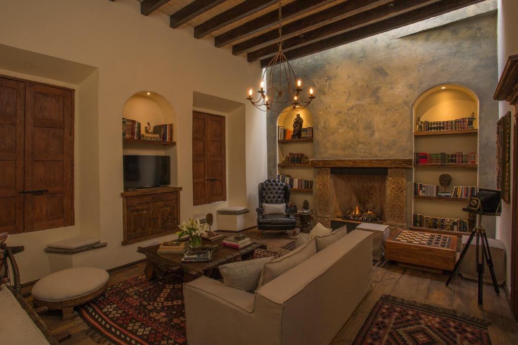 Posezení v ubytování Casa No Name Small Luxury Hotel