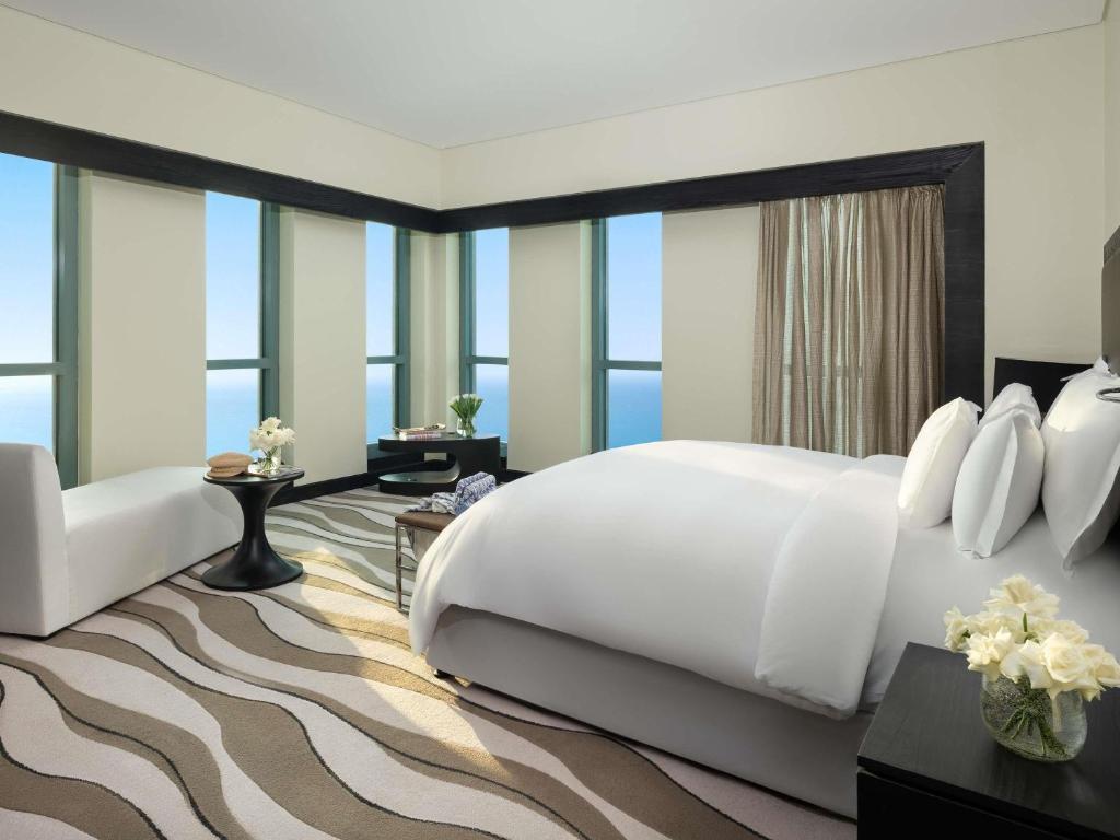 Postel nebo postele na pokoji v ubytování Sofitel Abu Dhabi Corniche