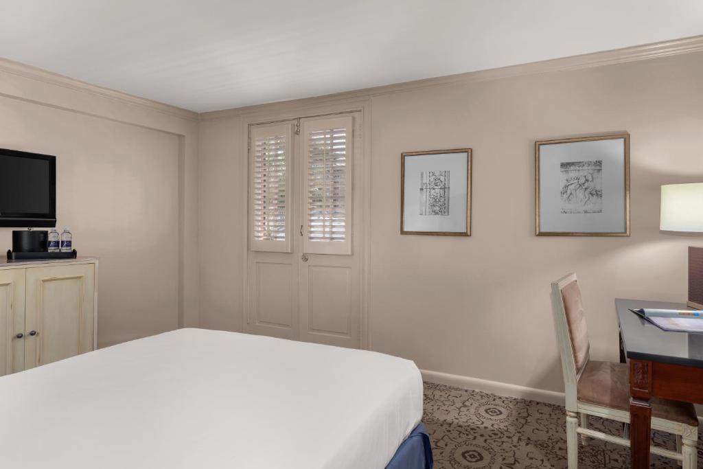 Dauphine Orleans Hotel - 