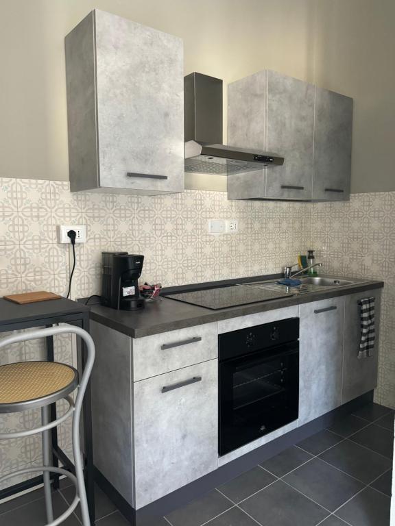 A kitchen or kitchenette at HS Easy holiday home