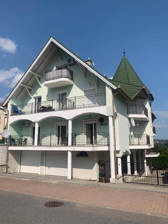 Budova, v ktorej sa apartmán nachádza