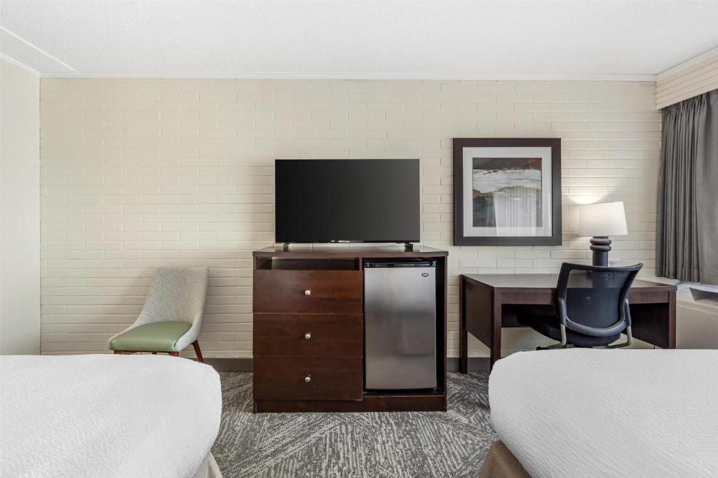 
Queen Room with Two Queen Beds - Non-Smoking
