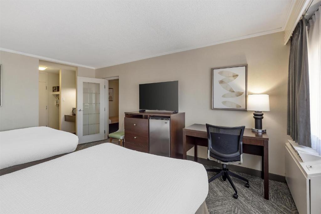 
Executive Queen Room with Two Queen Beds - Non-Smoking
