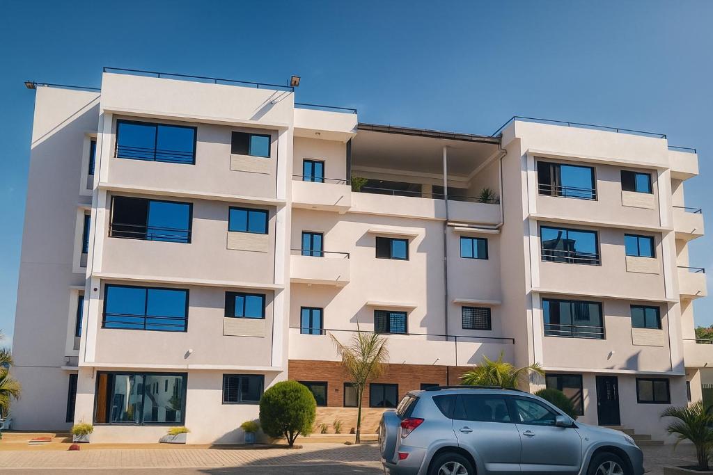 a car parked in front of a building at Milestone City Appartements-Pas de delestage-Restaurant-Près Tsimbazaza-Vue Palais de la Reine in Antananarivo