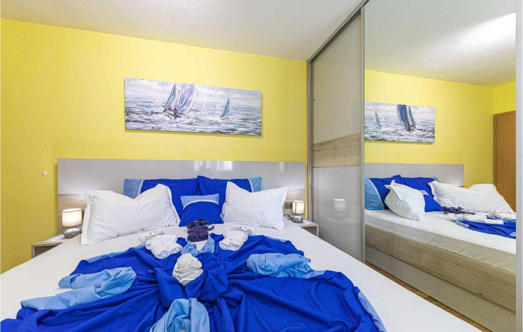 Posteľ alebo postele v izbe v ubytovaní 1 Bedroom Amazing Apartment In Trogir