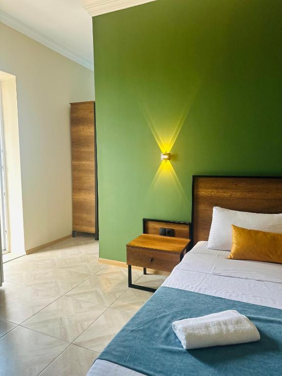 Postel nebo postele na pokoji v ubytování Hotel albatros shekvetili