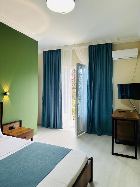 Postel nebo postele na pokoji v ubytování Hotel albatros shekvetili