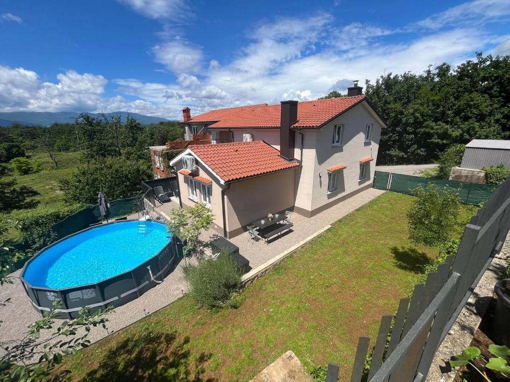 Family House with Pool, Garden & Kids Zone - Dunja