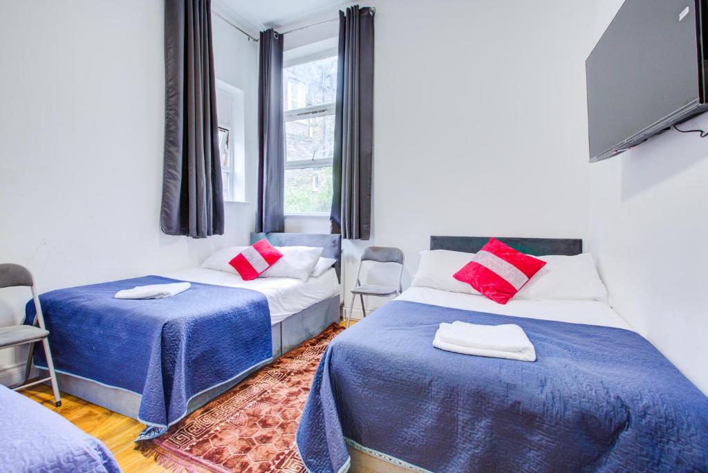 Postel nebo postele na pokoji v ubytování Georgian Hotel