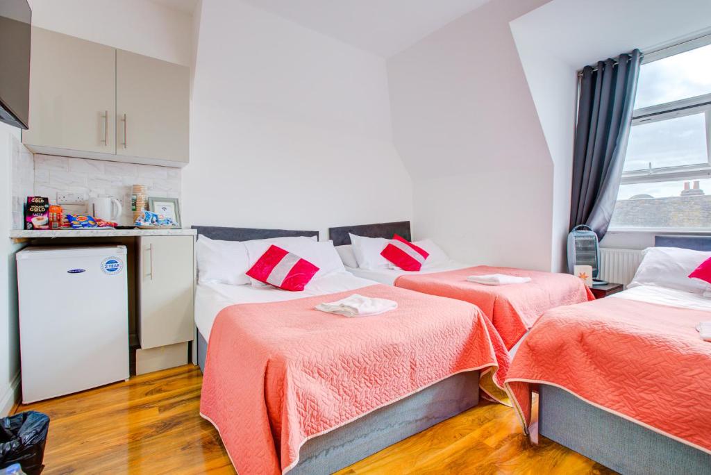 Postel nebo postele na pokoji v ubytování Georgian Hotel