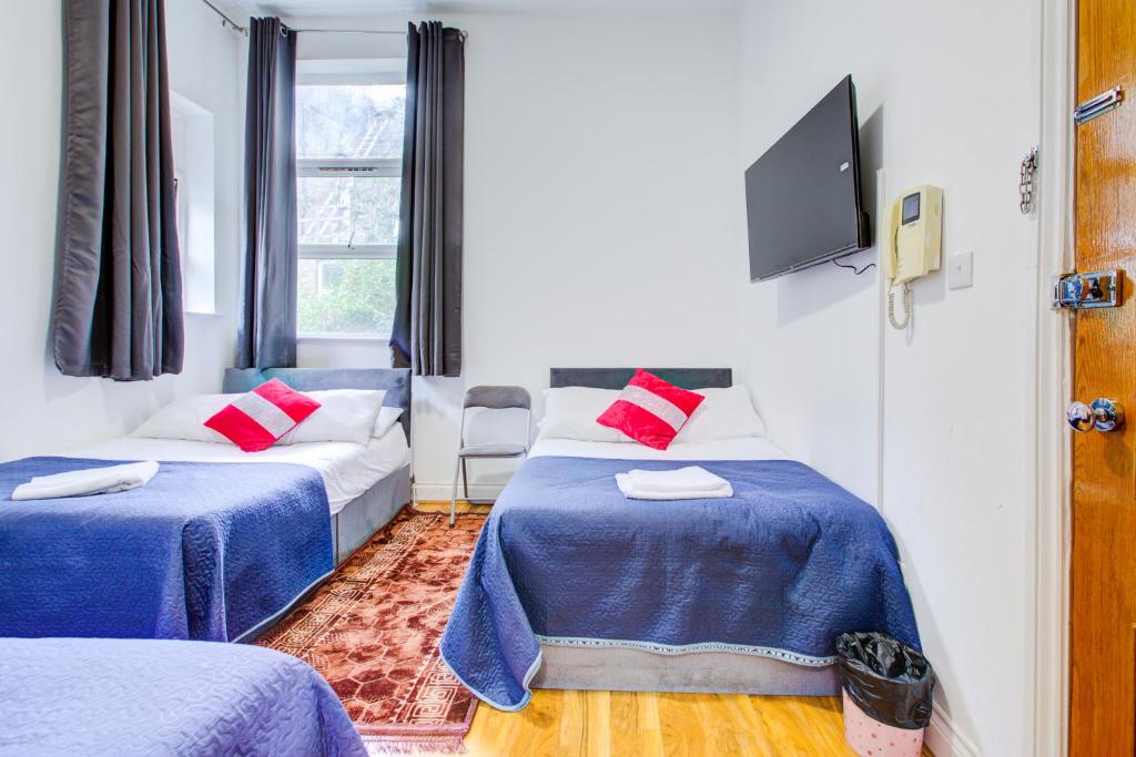Postel nebo postele na pokoji v ubytování Georgian Hotel