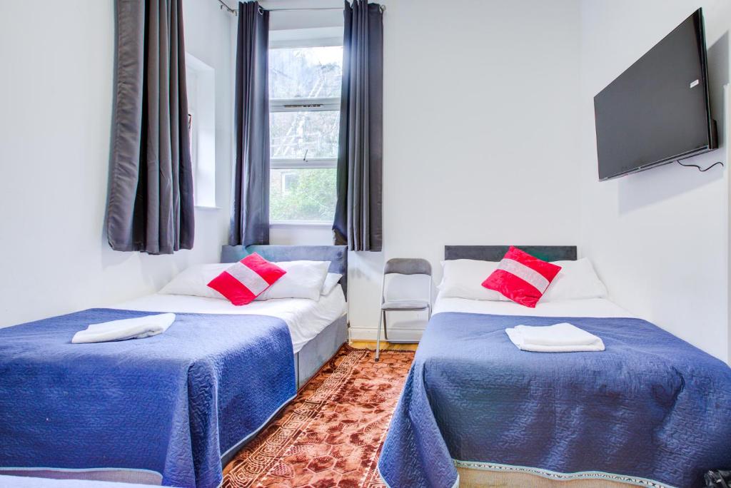 Postel nebo postele na pokoji v ubytování Georgian Hotel
