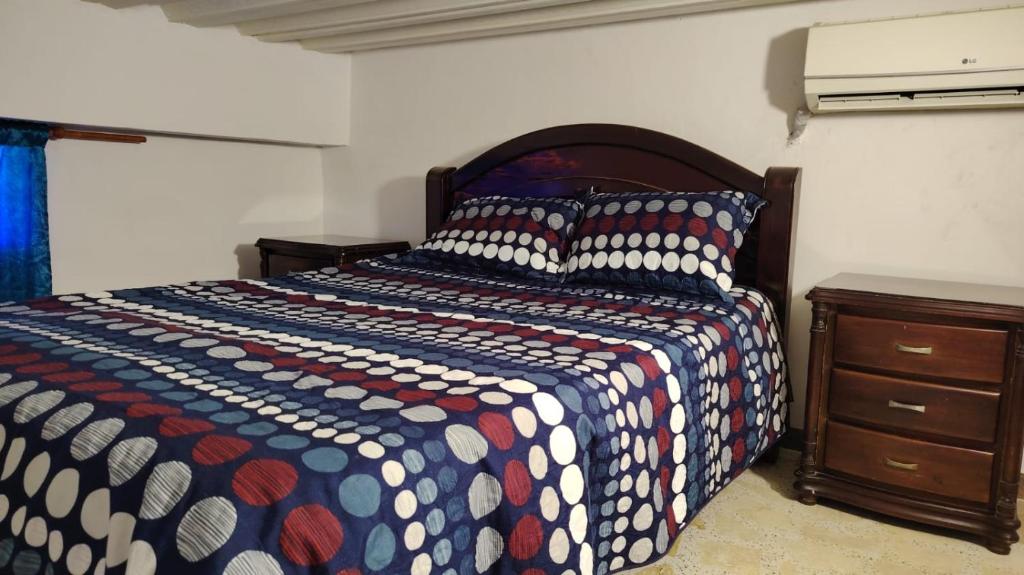 Un pat sau paturi într-o cameră la CARTAGENA BOQUILLA BEACH HOSTEl