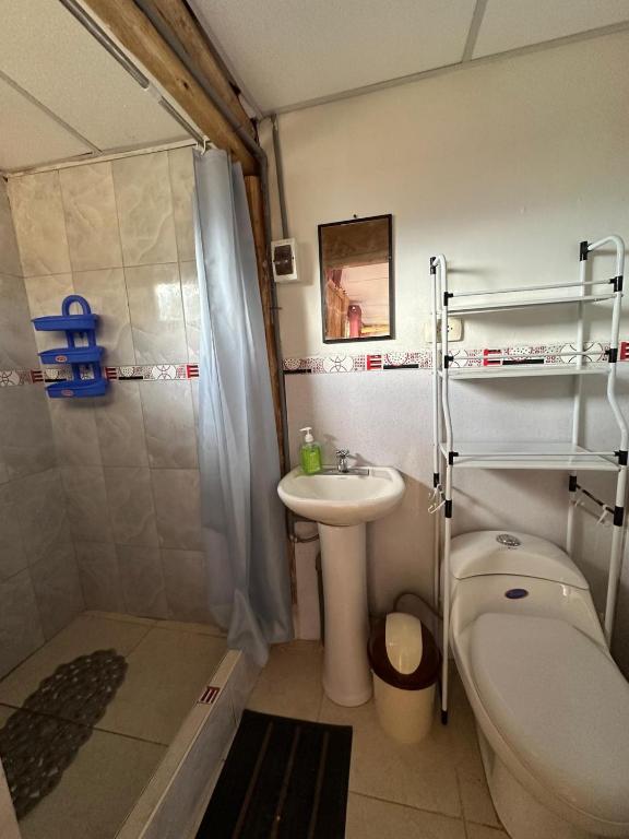 Koupelna v ubytování Hostel "La Casa de Ricky"