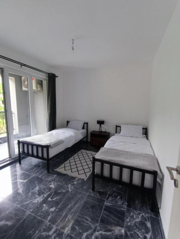 Picture of Dear Landlord: Dos and Don'ts for Rental Remodels - Apartment Therapy