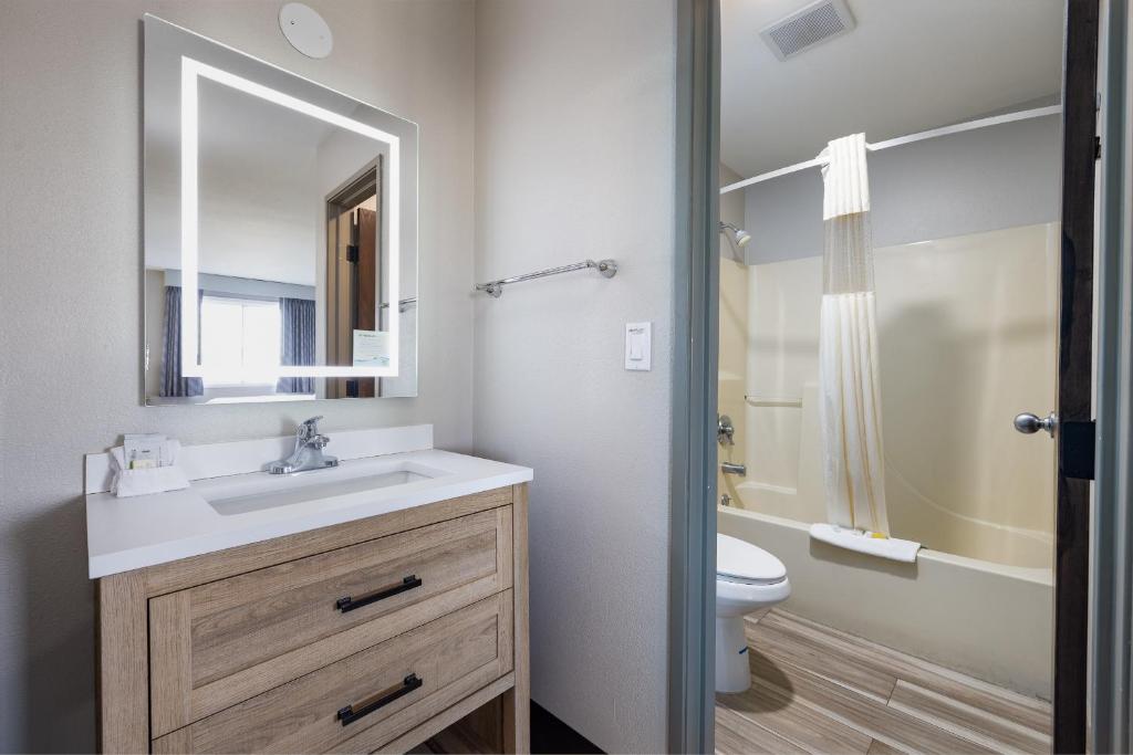 Days Inn by Wyndham Billings photo