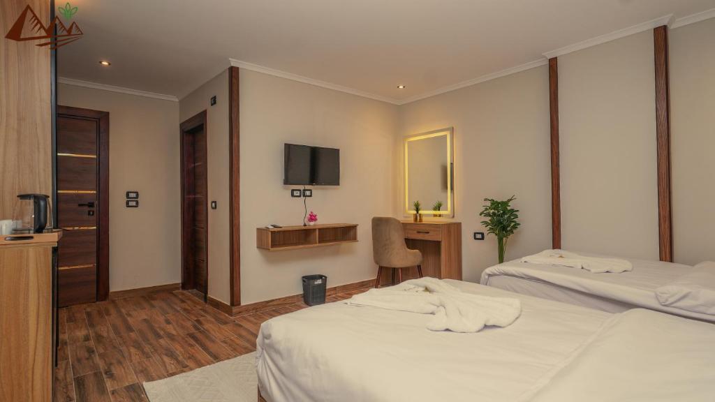 Postel nebo postele na pokoji v ubytování Suzana Pyramids hotel