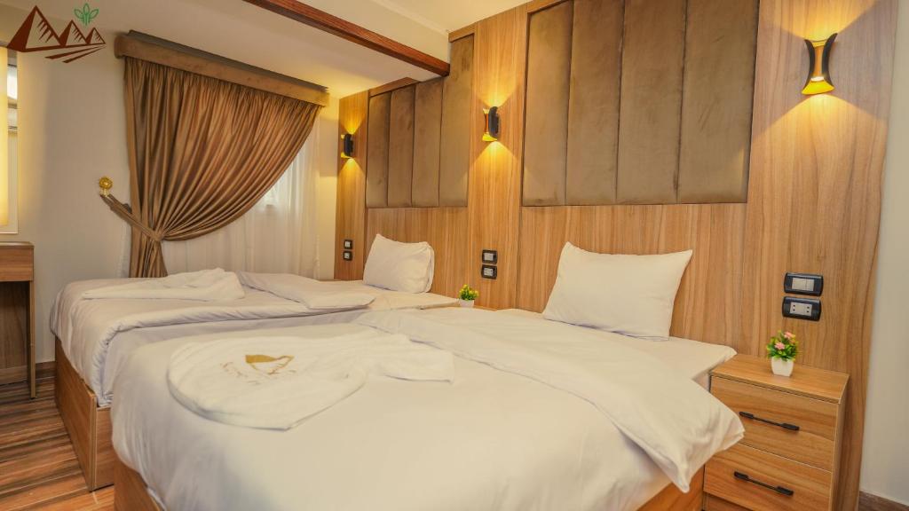 Postel nebo postele na pokoji v ubytování Suzana Pyramids hotel