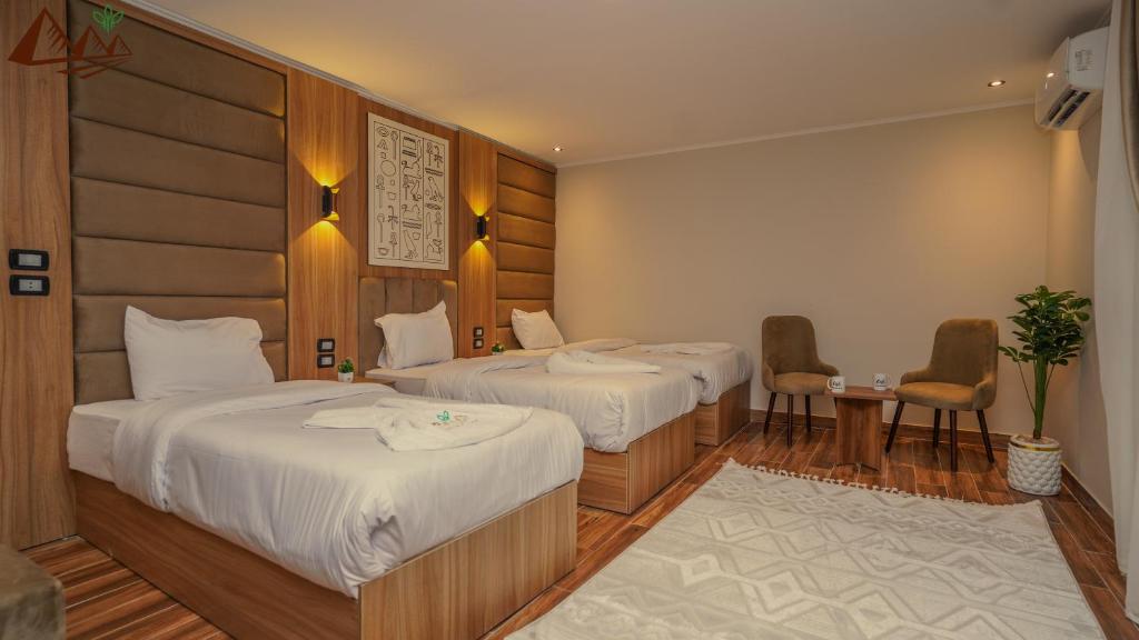 Postel nebo postele na pokoji v ubytování Suzana Pyramids hotel