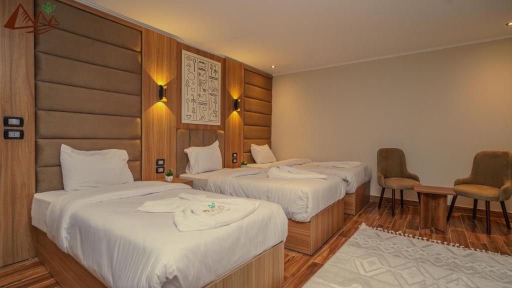 Postel nebo postele na pokoji v ubytování Suzana Pyramids hotel