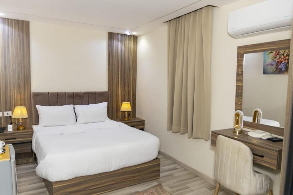 Postel nebo postele na pokoji v ubytování Maktub Pyramids Hotel