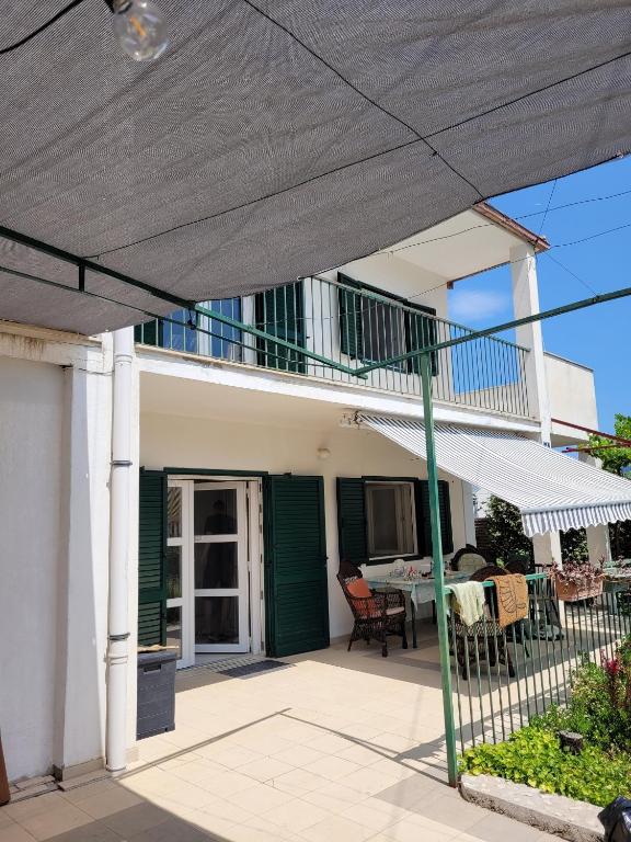 Balkón nebo terasa v ubytování Seaside holiday house Slatine, Ciovo - 16343