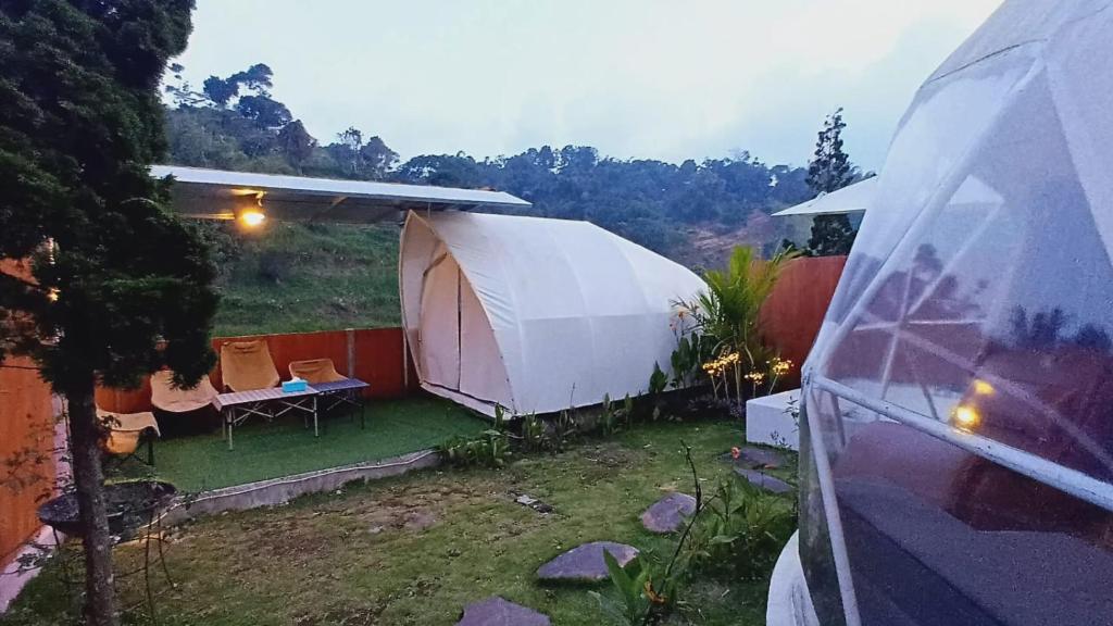 Zahrada ubytování Mahkota Sangkuriang Bandung