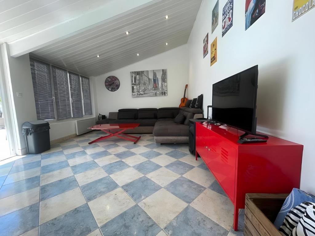 Photo de la galerie de l'établissement Romantic Poolside Escape in spay, à Spay