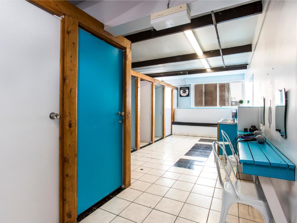 Attic Backpackers - Resim 15