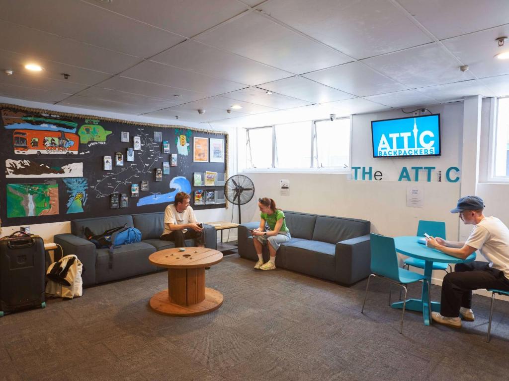 Attic Backpackers - Resim 32