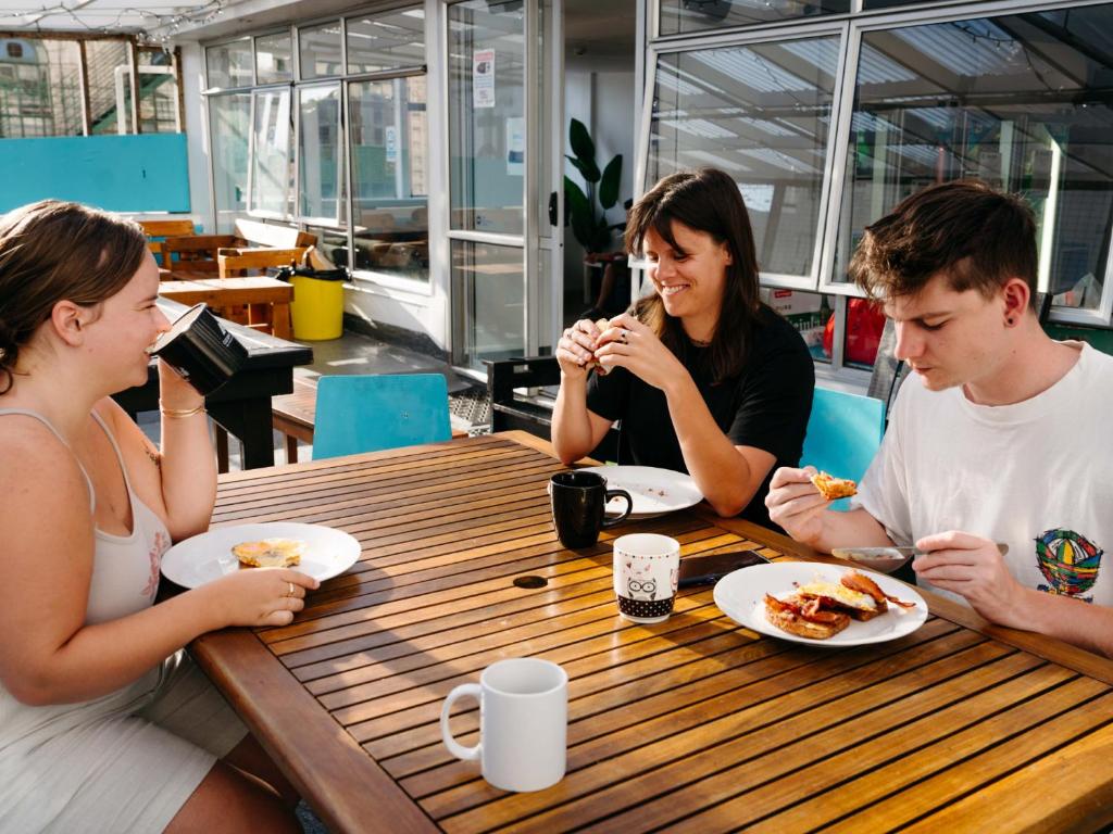 Attic Backpackers - Resim 44