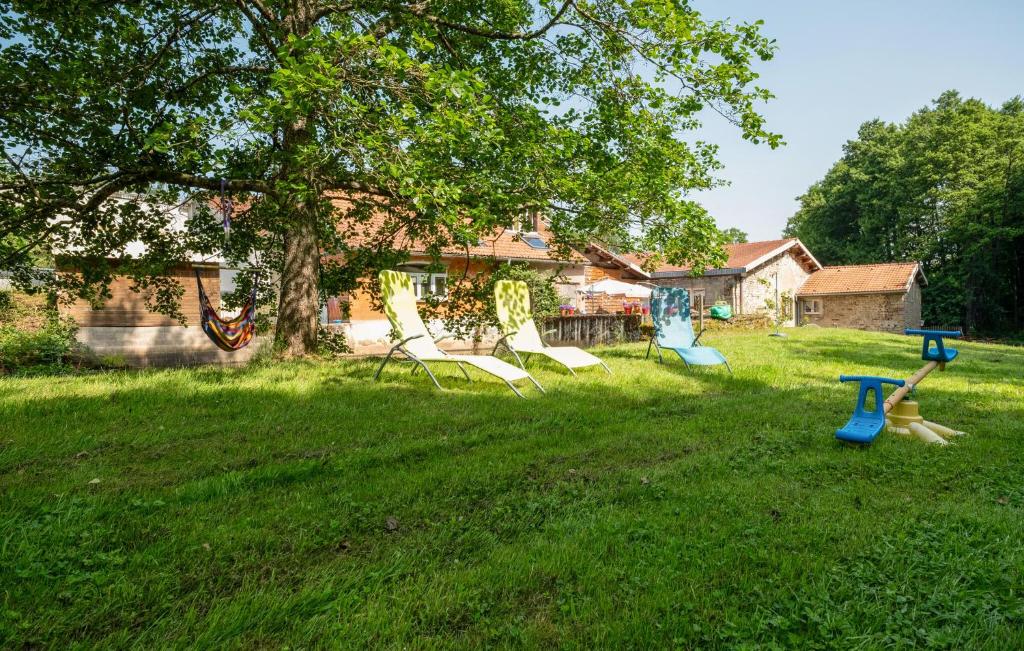 Vonkajšia záhrada v ubytovaní Lovely Home In Escles With Kitchen