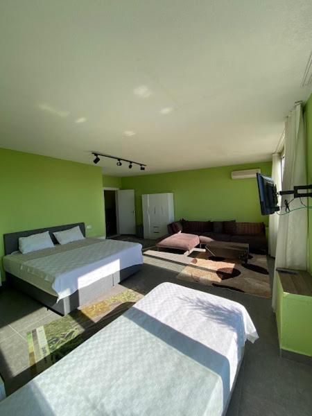 Postel nebo postele na pokoji v ubytování xo hostels bjv