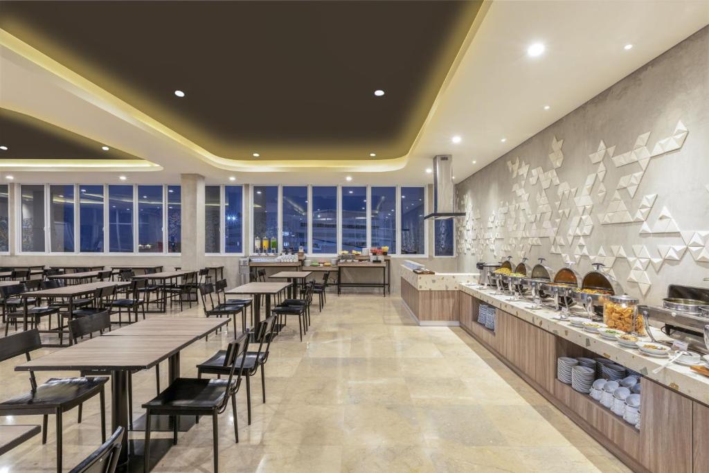Restaurace v ubytování Amaris Hotel Lampung City