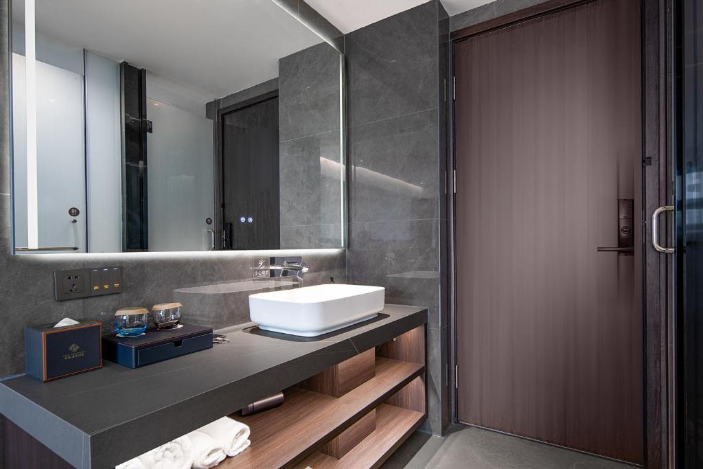 Koupelna v ubytování Yuanshe Yiju Hotel