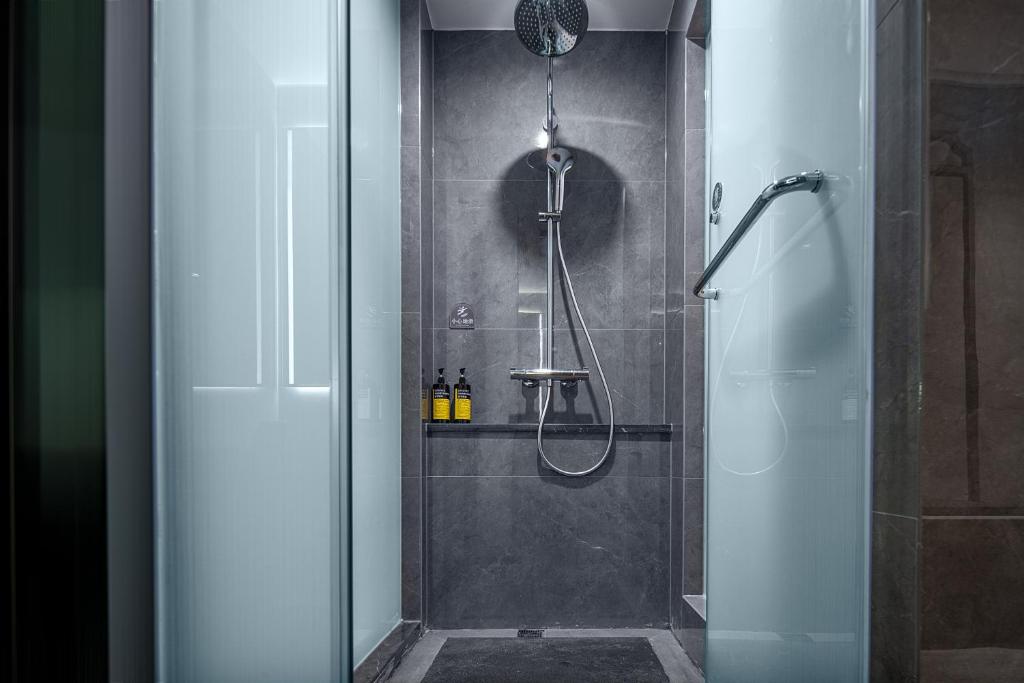 Koupelna v ubytování Yuanshe Yiju Hotel