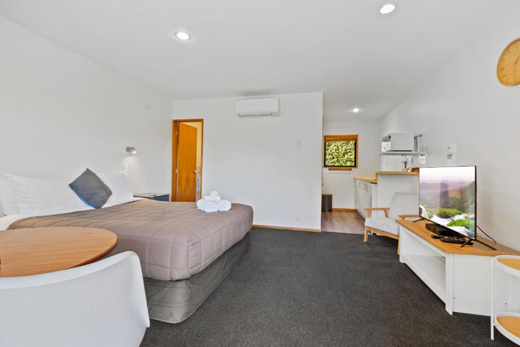 
Studio with Spa Bath
