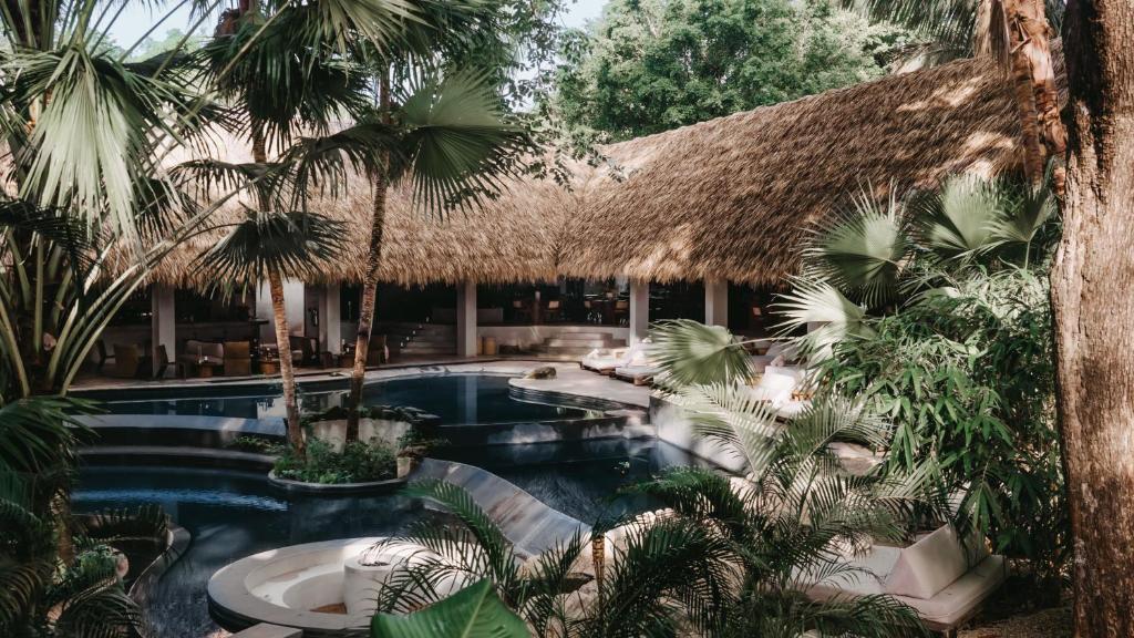 Bazén v ubytování Esh Hotel nebo v jeho okolí
