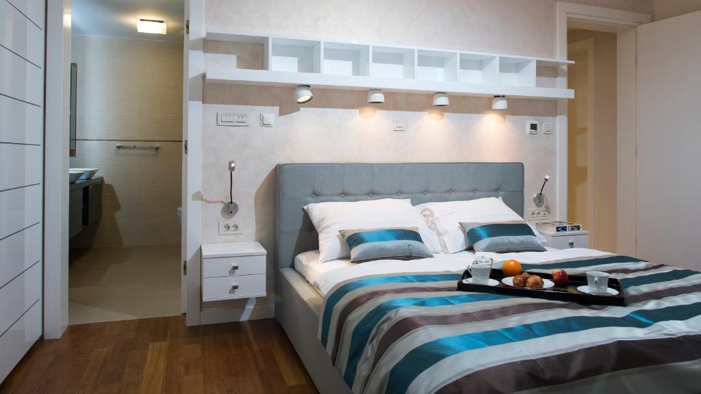 Postel nebo postele na pokoji v ubytování Flowers Dubrovnik Luxury Apartments