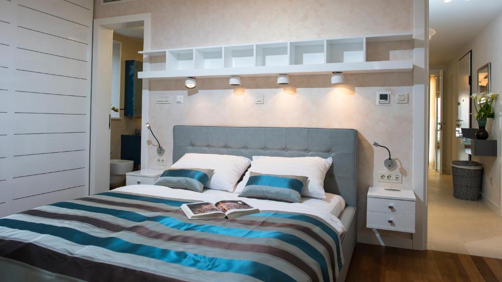 Postel nebo postele na pokoji v ubytování Flowers Dubrovnik Luxury Apartments