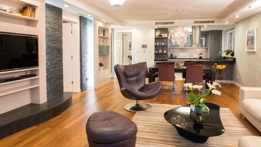 TV a/nebo společenská místnost v ubytování Flowers Dubrovnik Luxury Apartments