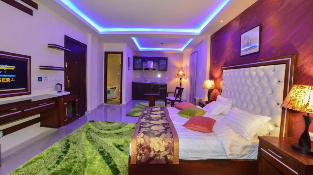 Postel nebo postele na pokoji v ubytování P Quattro Relax Hotel