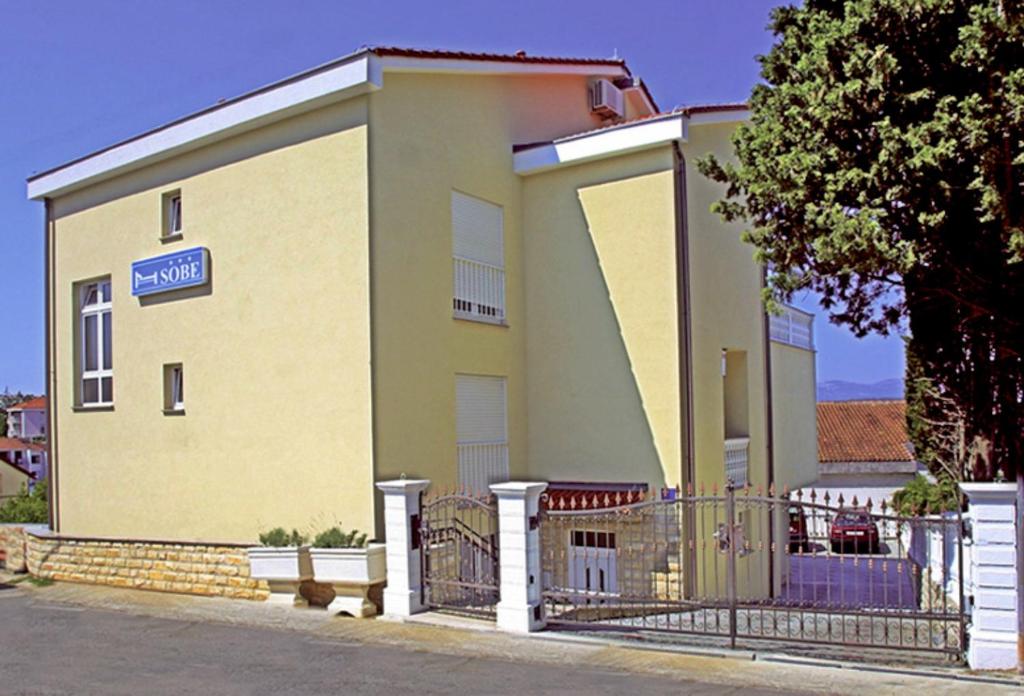 Budova, kde se penzion nachází