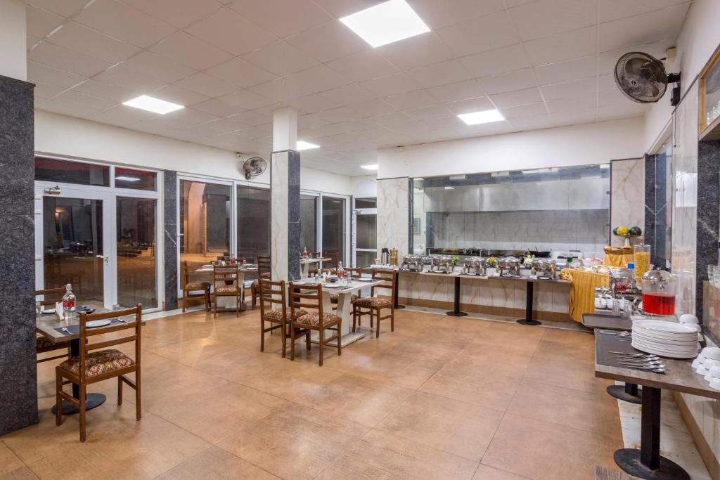 Kuchyň nebo kuchyňský kout v ubytování Nirantara Resort & Spa