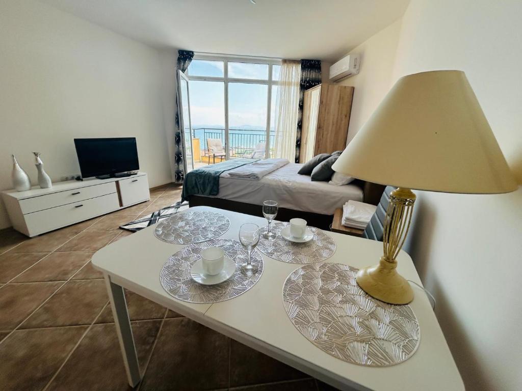 TV a/nebo společenská místnost v ubytování PSB Apartments in Midia Resort Aheloy